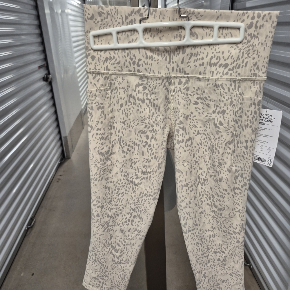 NWT Athleta Beige and Gray Patterned Leggings